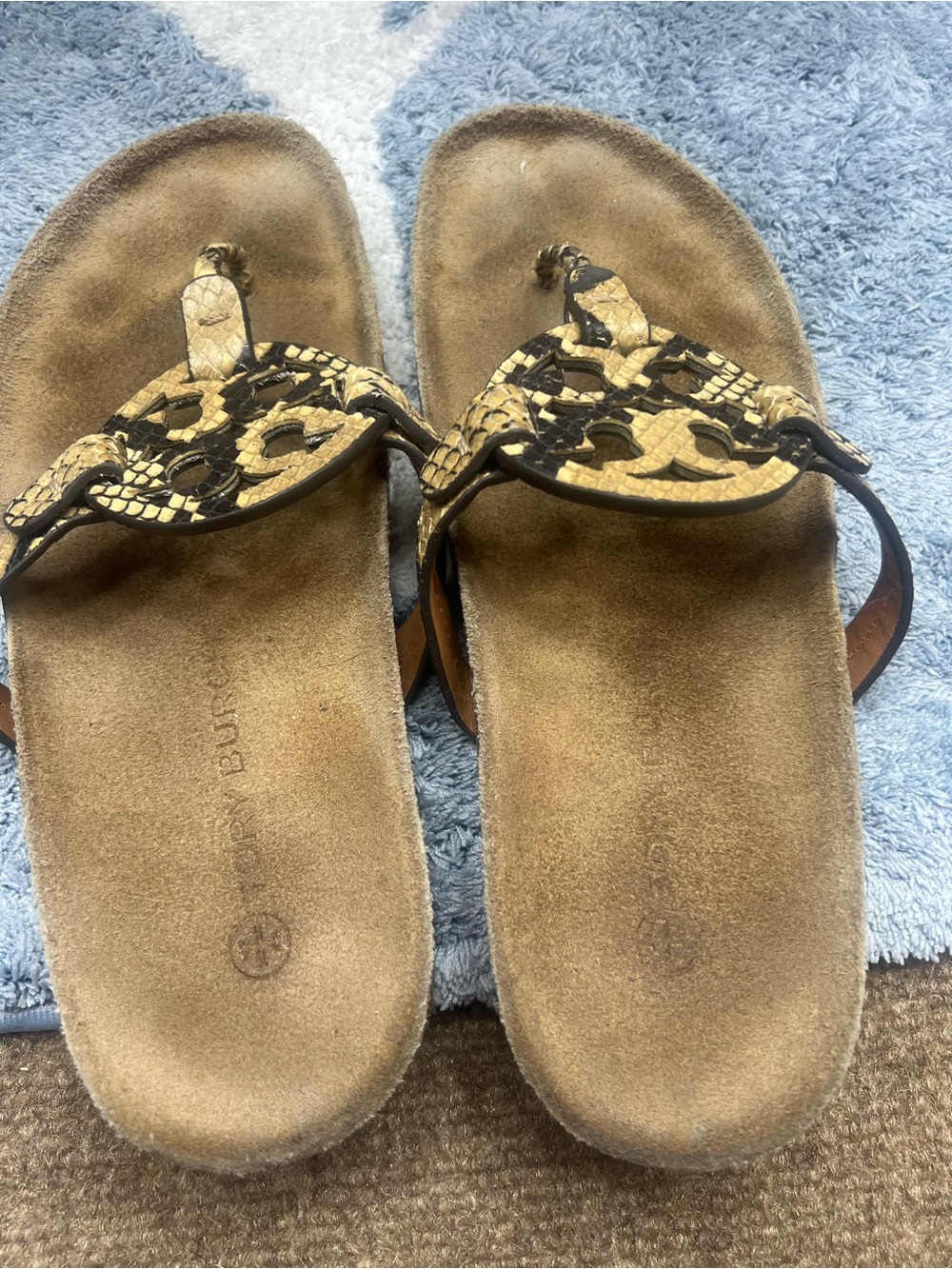Tory Burch Snake Embossed Logo Thong Sandals in Tan and Gold - Picture 5 of 8